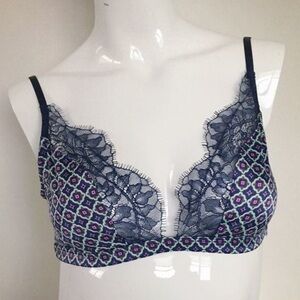 Victoria’s Secret Bra M